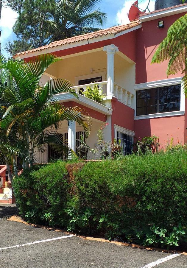 La Famosa Costillas A La Lena Jarabacoa Exterior foto